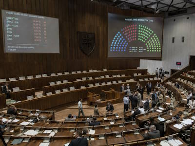 Parlamentné voľby na Slovensku v júni 2006 rozhodli o všetkých 150 mandátoch Národnej rady a otvorili koaličné rokovania.